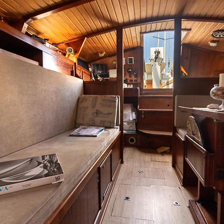 Отель Quo Vadis Yacht Бари Экстерьер фото
