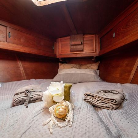 Отель Quo Vadis Yacht Бари Экстерьер фото