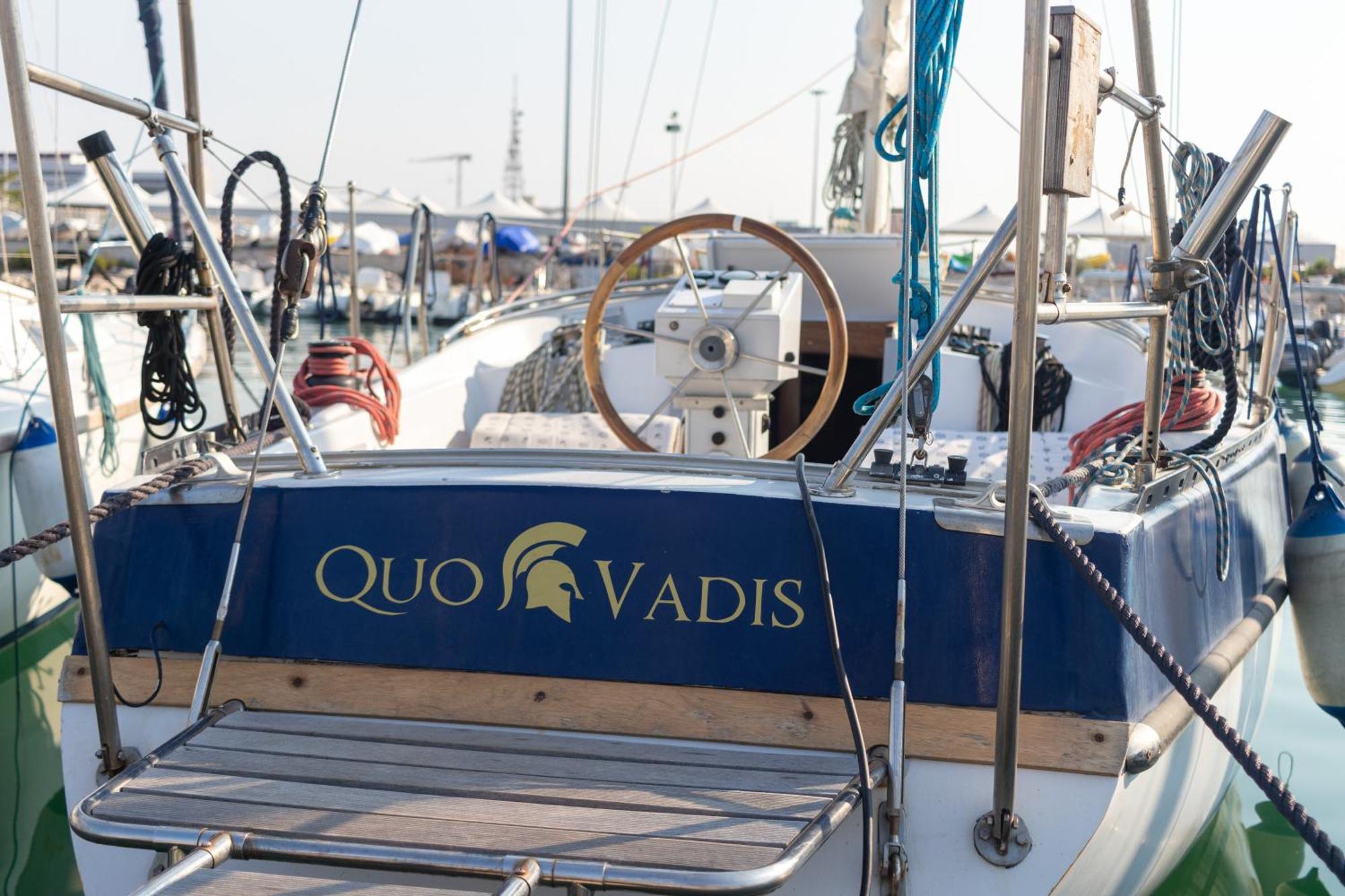 Отель Quo Vadis Yacht Бари Экстерьер фото