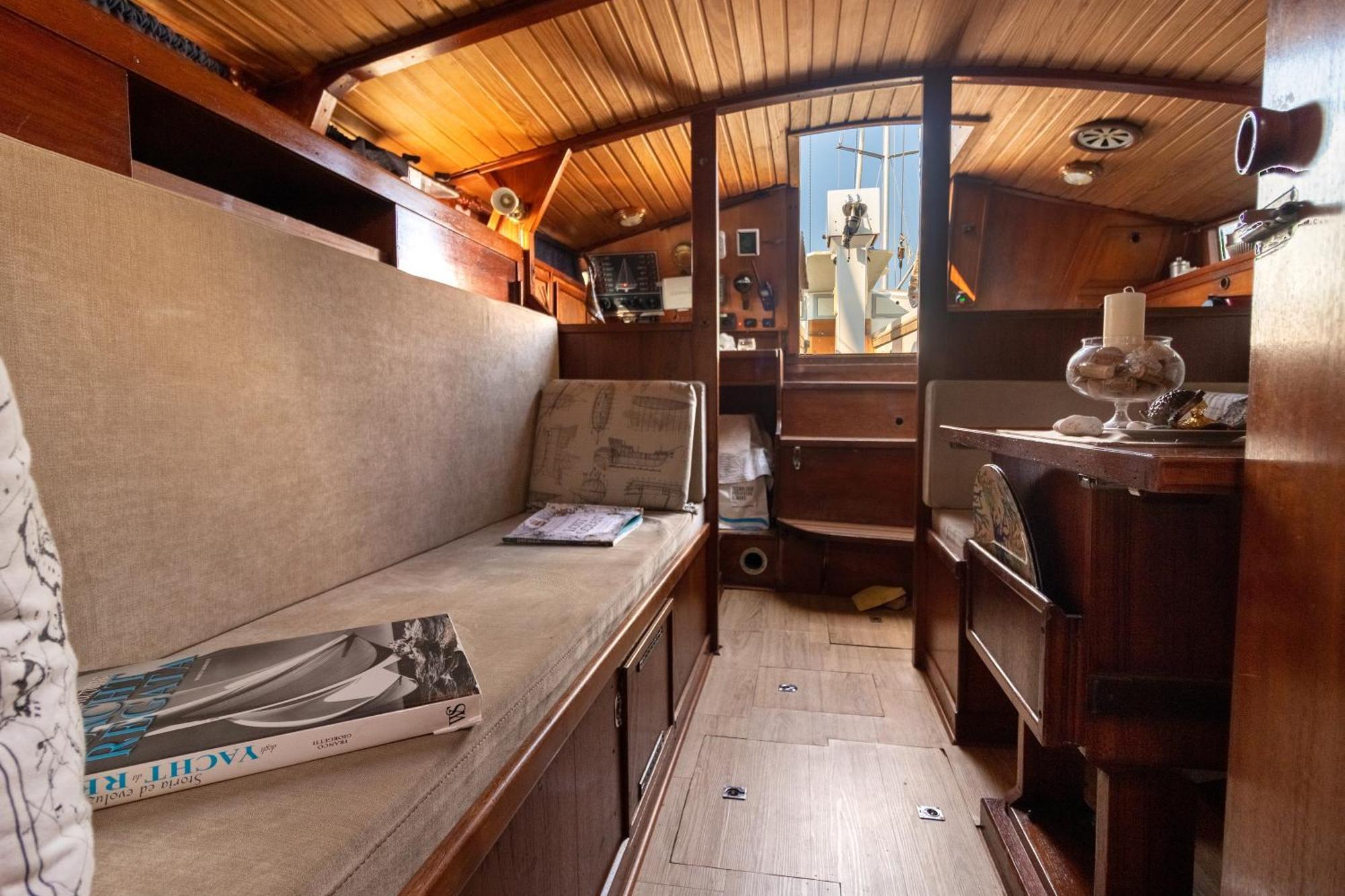 Отель Quo Vadis Yacht Бари Экстерьер фото