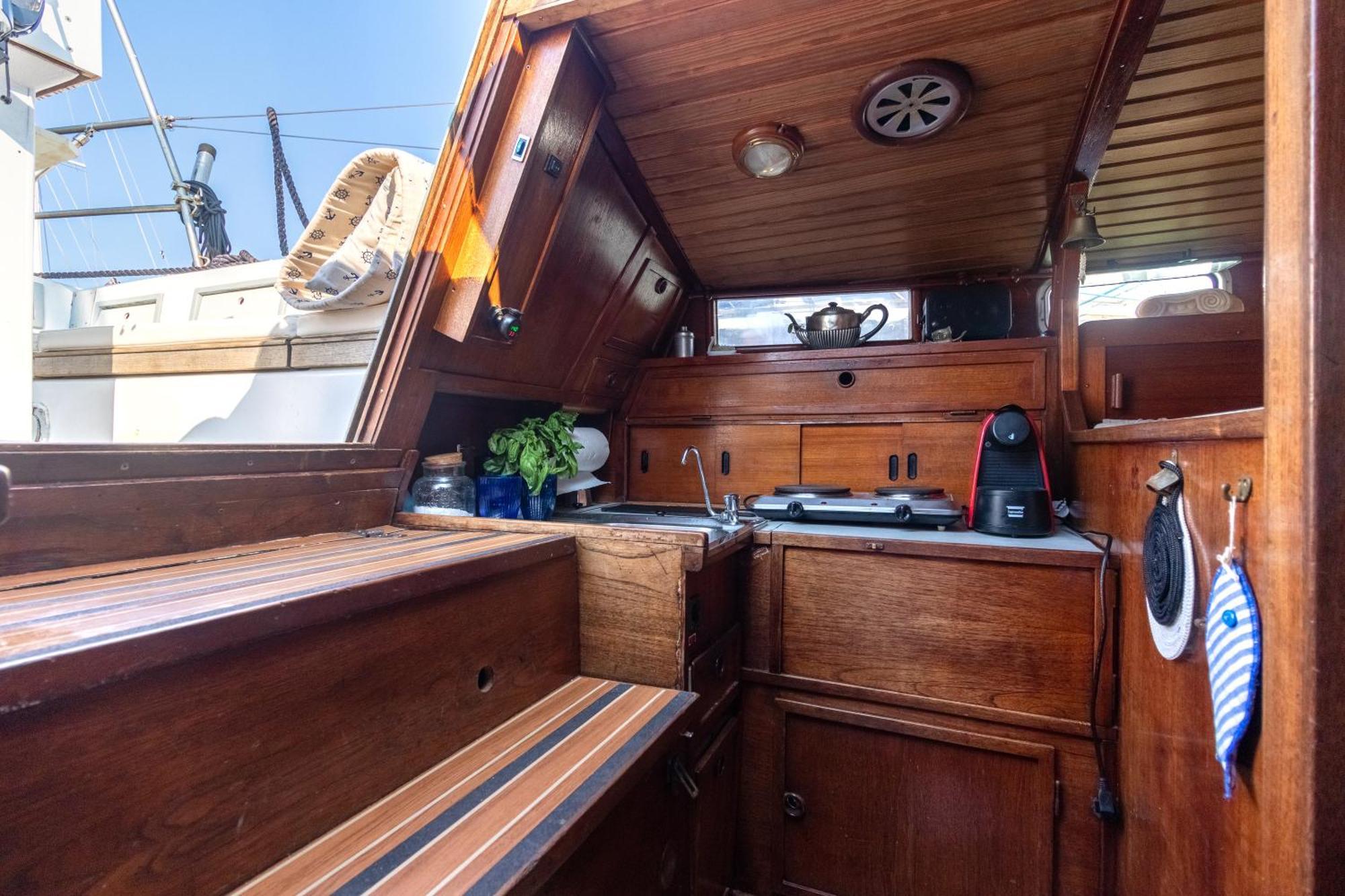Отель Quo Vadis Yacht Бари Экстерьер фото