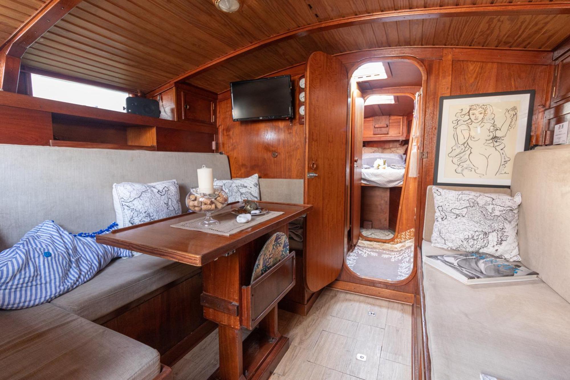 Отель Quo Vadis Yacht Бари Экстерьер фото