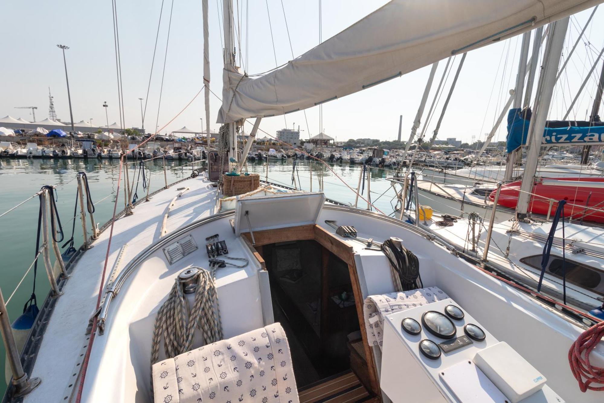 Отель Quo Vadis Yacht Бари Экстерьер фото