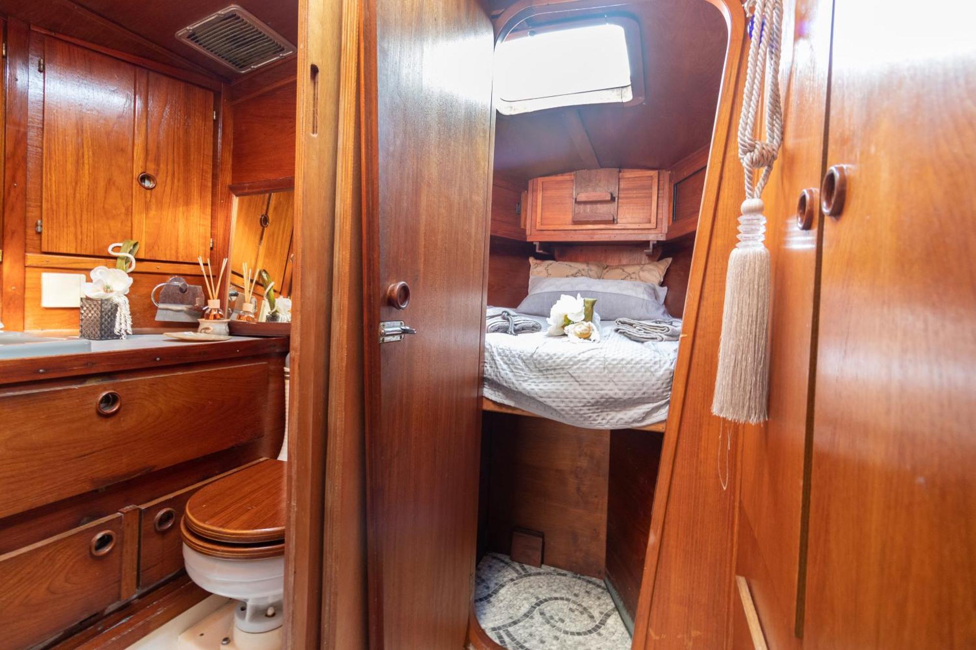 Отель Quo Vadis Yacht Бари Экстерьер фото