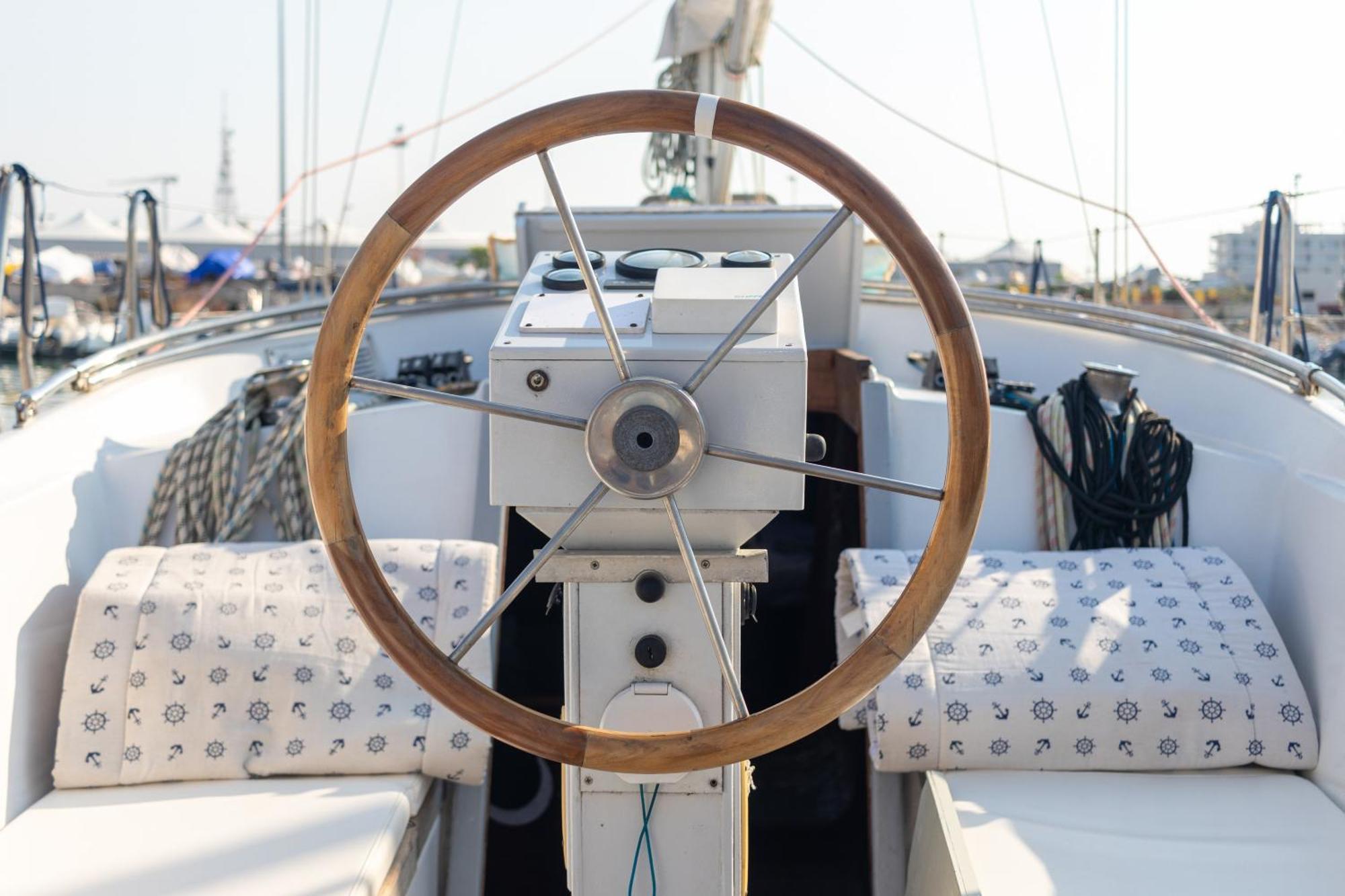 Отель Quo Vadis Yacht Бари Экстерьер фото